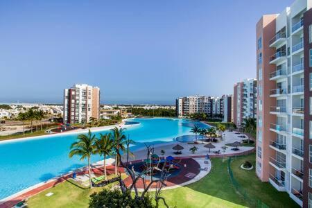 Departamento En Cancun Con 7 Albercas Tipo Playa Y Laguna エクステリア 写真