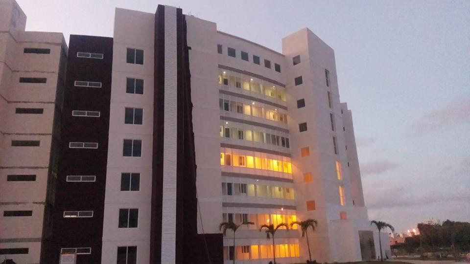 Departamento En Cancun Con 7 Albercas Tipo Playa Y Laguna エクステリア 写真