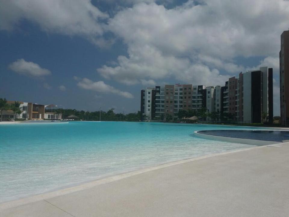 Departamento En Cancun Con 7 Albercas Tipo Playa Y Laguna エクステリア 写真